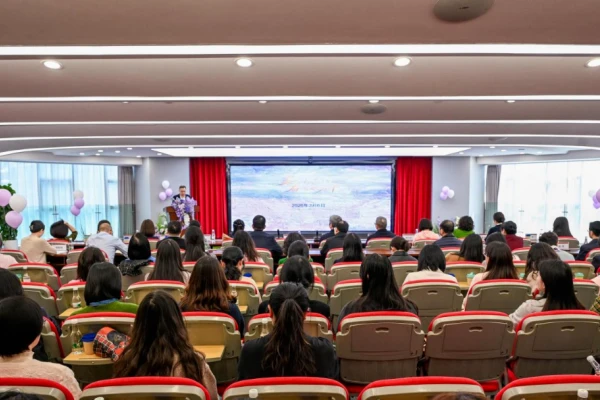 妆点时光 香愈身心 啡悦生活｜云南金控集团联合省财政厅、省农担公司举办“三八”国际劳动妇女节女职工关爱活动