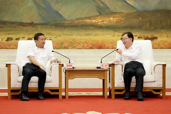 王宁与中粮集团董事长李国强会谈