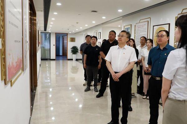 集团领导参观第六期廉洁文化长廊